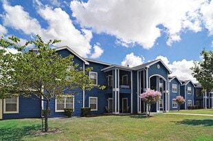 Champions Crossing in San Marcos, TX - Building Photo