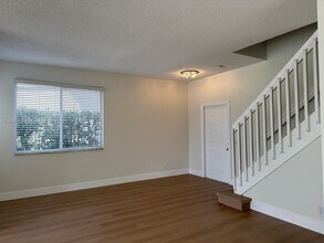 4249 Magnolia Ridge Dr in Weston, FL - Building Photo - Building Photo