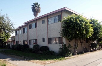 196 W Guinida Ln in Anaheim, CA - Building Photo - Building Photo