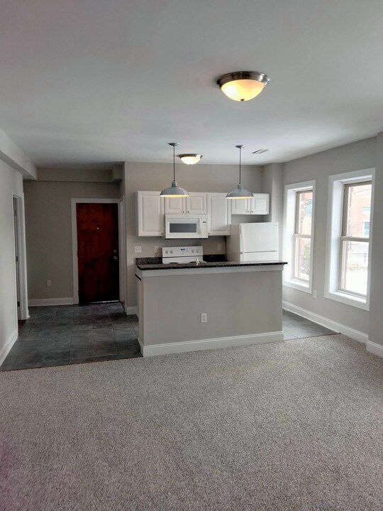 10-12-12 Hawthorn St in Hartford, CT - Building Photo