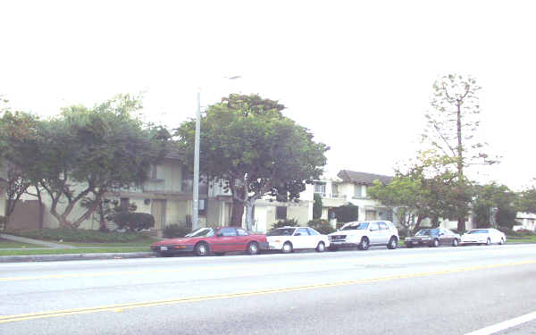 2890 W 235th St in Torrance, CA - Building Photo