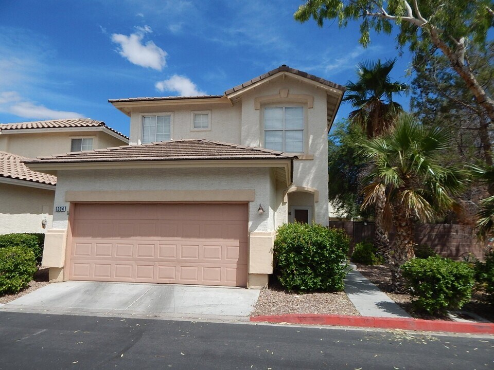 1204 Padre Serra in Las Vegas, NV - Building Photo