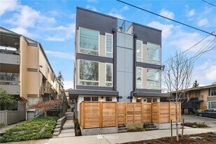 6539 4th Ave NE in Seattle, WA - Building Photo