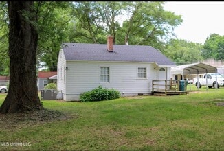 213 Lindale St in Senatobia, MS - Building Photo - Building Photo