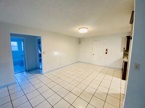 7486 San Castle Blvd in Lantana, FL - Building Photo - Building Photo