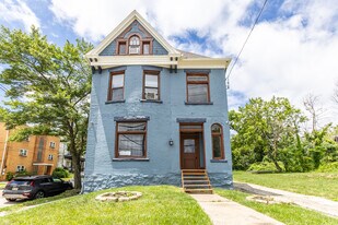 701 Swissvale Ave, Unit 3 in Pittsburgh, PA - Building Photo