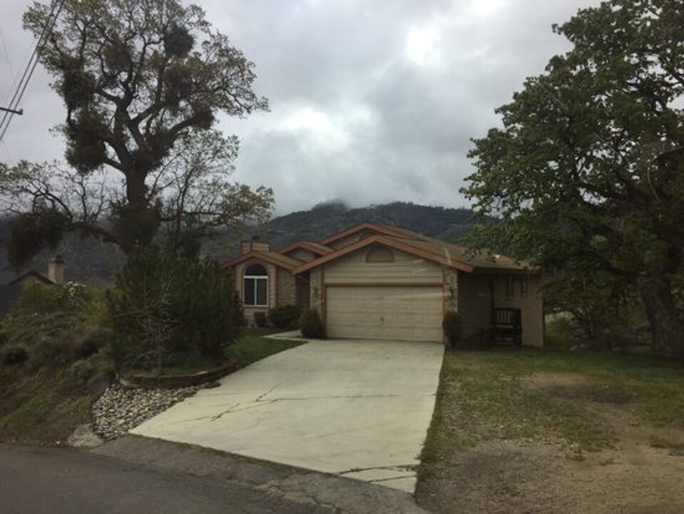 30350 Fox Ridge Ct in Tehachapi, CA - Building Photo