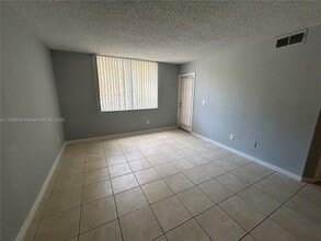 4015 W McNab Rd in Pompano Beach, FL - Building Photo - Building Photo