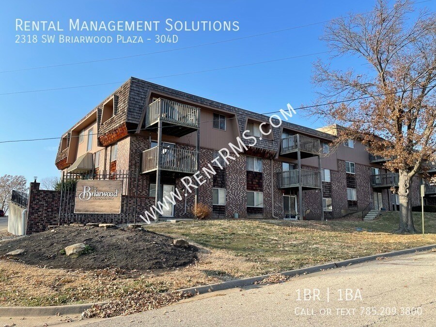 2318 SW Briarwood Plaza in Topeka, KS - Building Photo