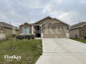 1220 Treehouse Ln, Unit 1st Floor in New Braunfels, TX - Building Photo