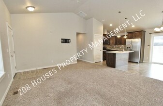 302 Rio Grande Ct in Homedale, ID - Building Photo - Building Photo