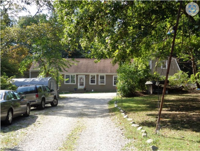 27A Laurel Ln in Warren, RI - Building Photo - Building Photo