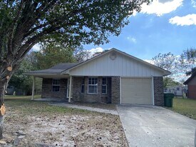 1442 Firefinder Ln in Hinesville, GA - Building Photo