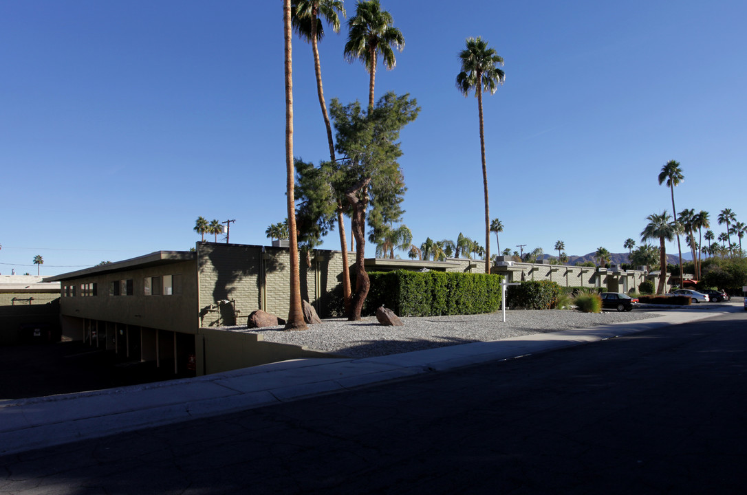 Agave Apartments in Palm Springs, CA - Building Photo