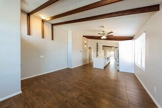 6637 W Prickly Pear Trail in Phoenix, AZ - Building Photo - Building Photo