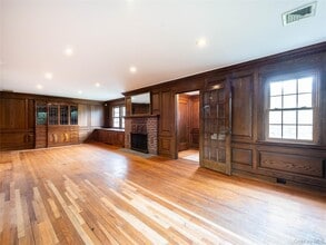 189 Nassau Ave in Manhasset, NY - Building Photo - Building Photo