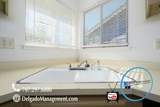 129 Hidden Trail Ln in Vallejo, CA - Foto de edificio - Building Photo