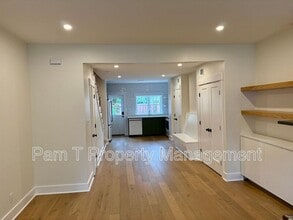 240 Price St in Savannah, GA - Foto de edificio - Building Photo