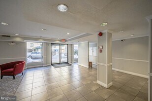 6141 Leesburg Pike in Falls Church, VA - Building Photo