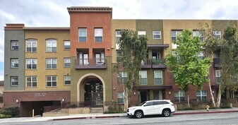 88 E Bay State St in Alhambra, CA - Building Photo