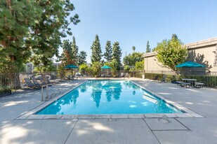 Granada Pueblo Apartments in Riverside, CA - Building Photo