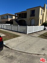 1068 S Wooster St in Los Angeles, CA - Building Photo