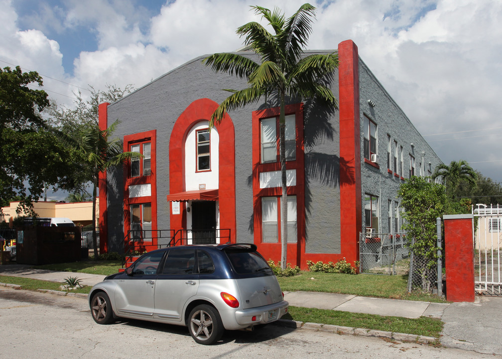 215 NE 33rd St in Miami, FL - Building Photo