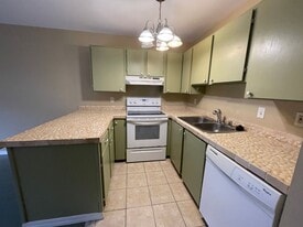 3740 Lower Honoapiilani Rd in Lahaina, HI - Building Photo