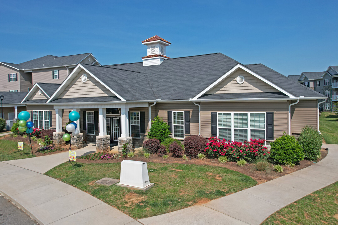 Woodland Heights of Greensboro in Greensboro, NC - Foto de edificio