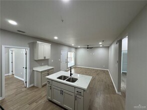 800 Ragland Rd in Mission, TX - Building Photo - Building Photo