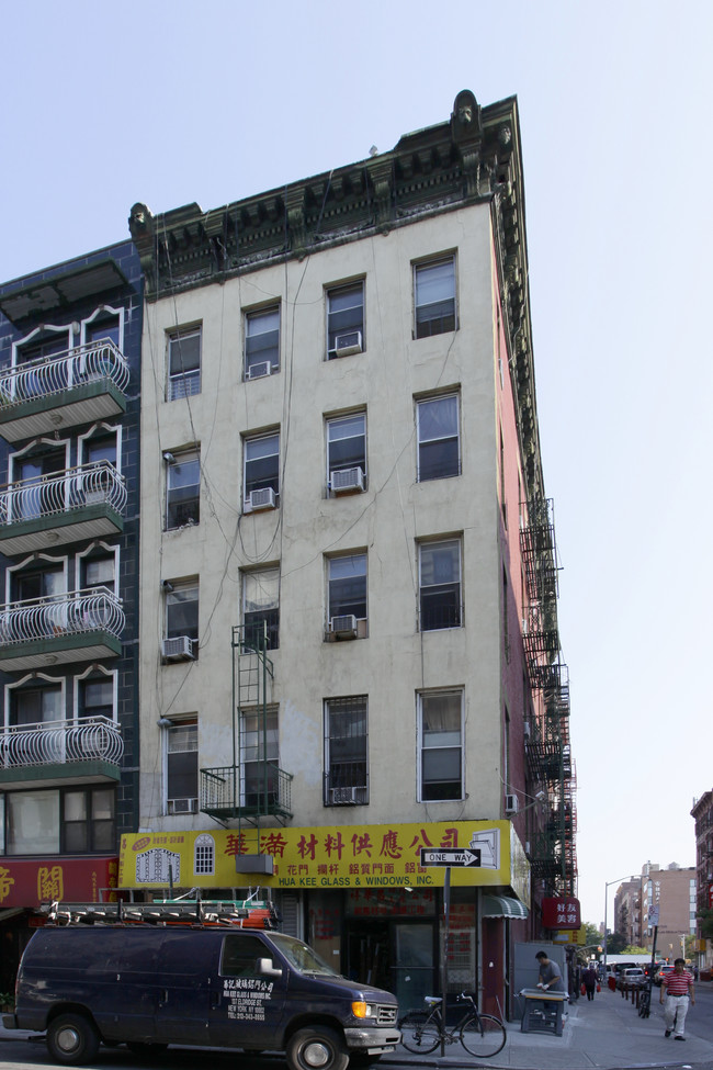 127 Eldridge St in New York, NY - Building Photo - Building Photo