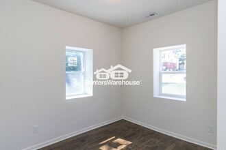 2305 E 37th St in Kansas City, MO - Building Photo - Building Photo