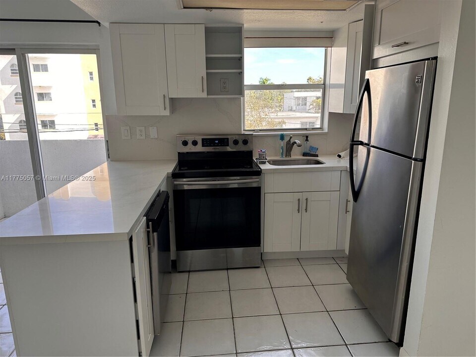 3052 SW 27th Ave, Unit 301 in Miami, FL - Foto de edificio