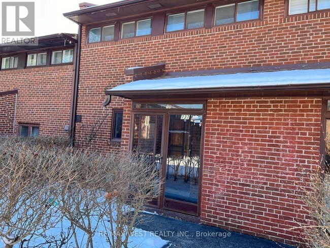 737 Military Trail