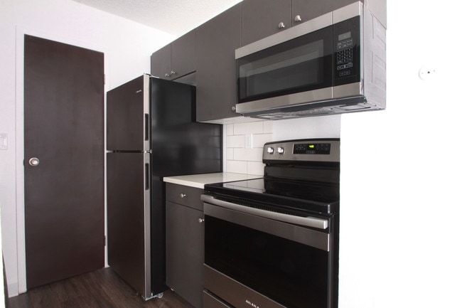 Squire Apartments in Denver, CO - Foto de edificio - Building Photo