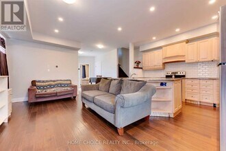 27 Stonehart Ln in Barrie, ON - Building Photo - Building Photo