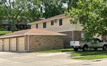 540 Cherry Hill Drive, Unit Apt B in Miamisburg, OH - Foto de edificio - Building Photo