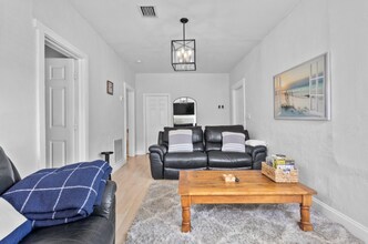 3421 Pinewood Ave in West Palm Beach, FL - Foto de edificio - Building Photo