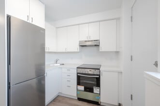 Castlegate Apartments in Toronto, ON - Building Photo - Interior Photo