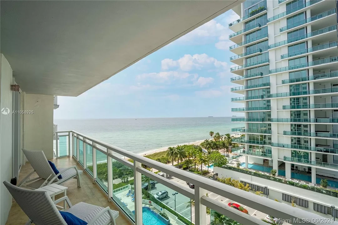 6917 Collins Ave, Unit 1005 in Miami, FL - Building Photo