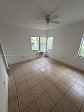 945 Bay Dr in Miami Beach, FL - Building Photo - Building Photo