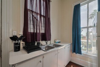 1724 Postoffice St-Unit -4 in Galveston, TX - Building Photo - Building Photo