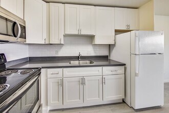 1722 27th Avenue in Oakland, CA - Building Photo - Building Photo