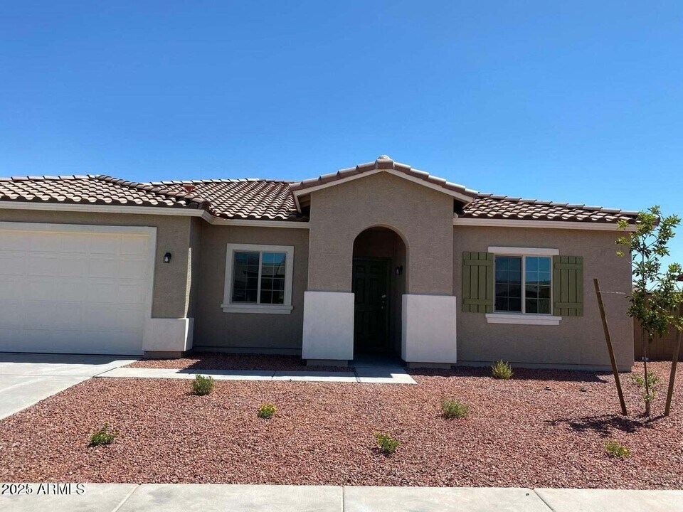 303 E Montego Dr in Casa Grande, AZ - Building Photo