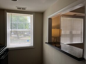 912 Barnaby St SE, Unit 103 in Washington, DC - Building Photo - Building Photo