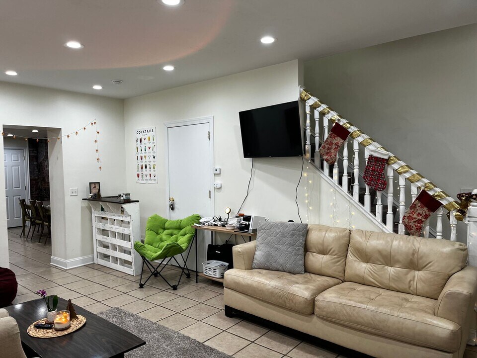 2118 E Carson St in Pittsburgh, PA - Building Photo