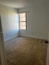 4717 NW 7th St in Miami, FL - Foto de edificio - Building Photo