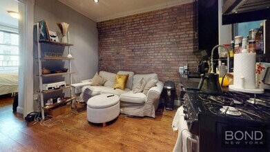 422 E 9th St in New York, NY - Building Photo - Building Photo