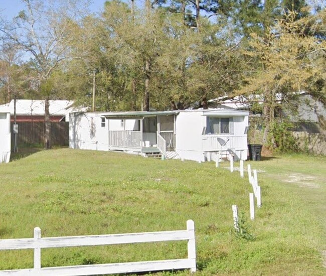 57 Black Creek Lodge Rd in Freeport, FL - Building Photo - Building Photo
