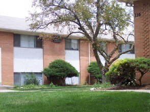 Broad Meadows Manor in Columbus, OH - Foto de edificio - Building Photo